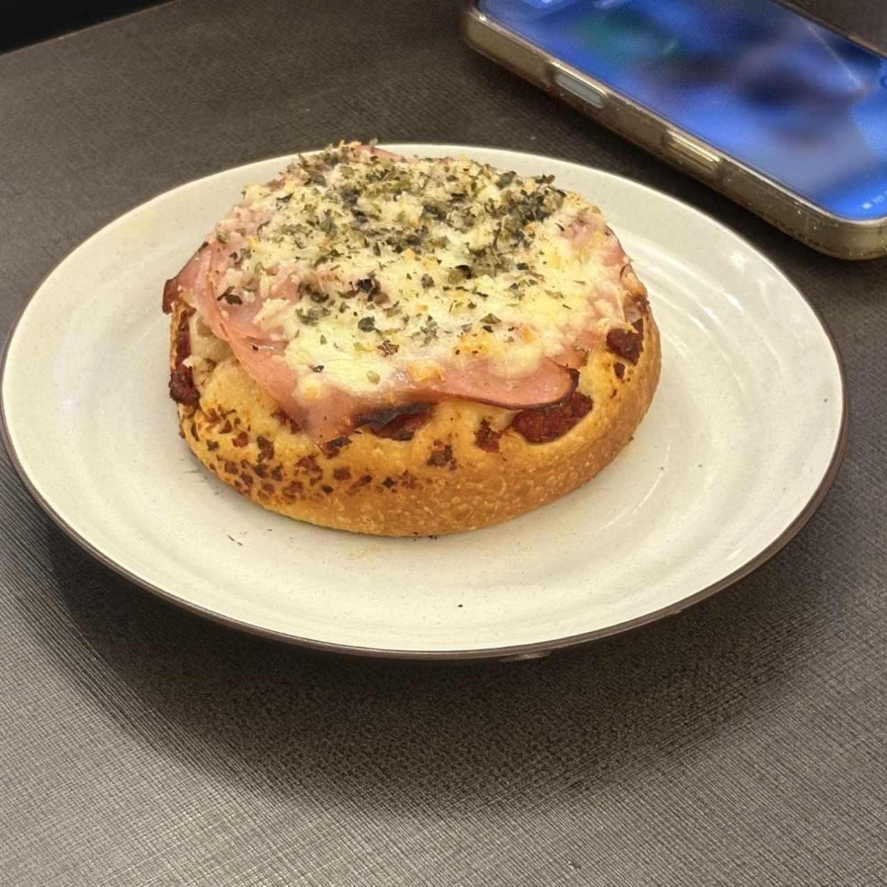 Pizzeta de jamón cocido, mozarella, orégano y tomate