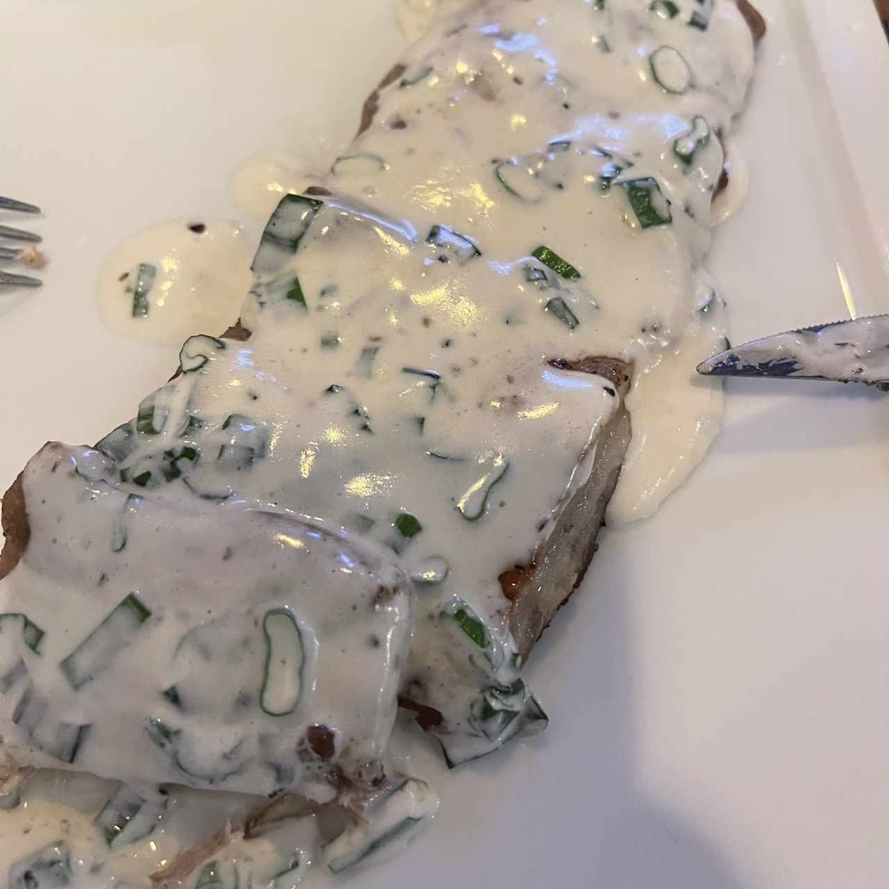 Matambre con salsa de cebolla