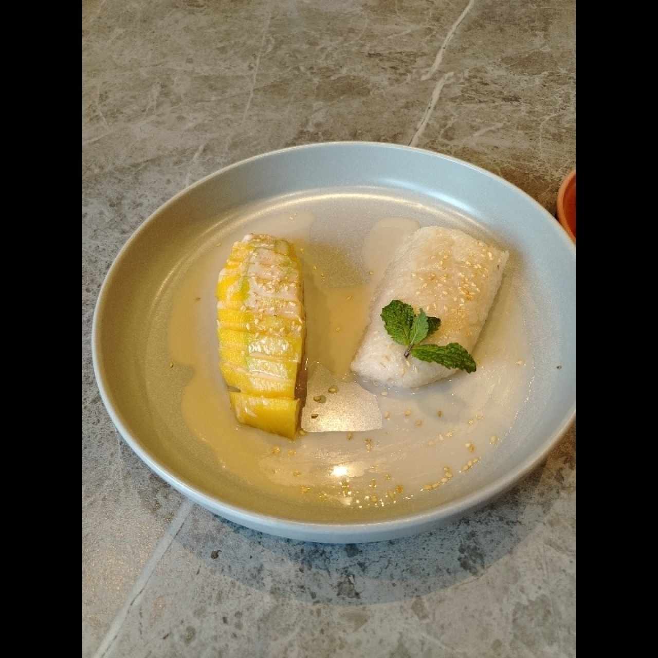 Mango sticky rices 