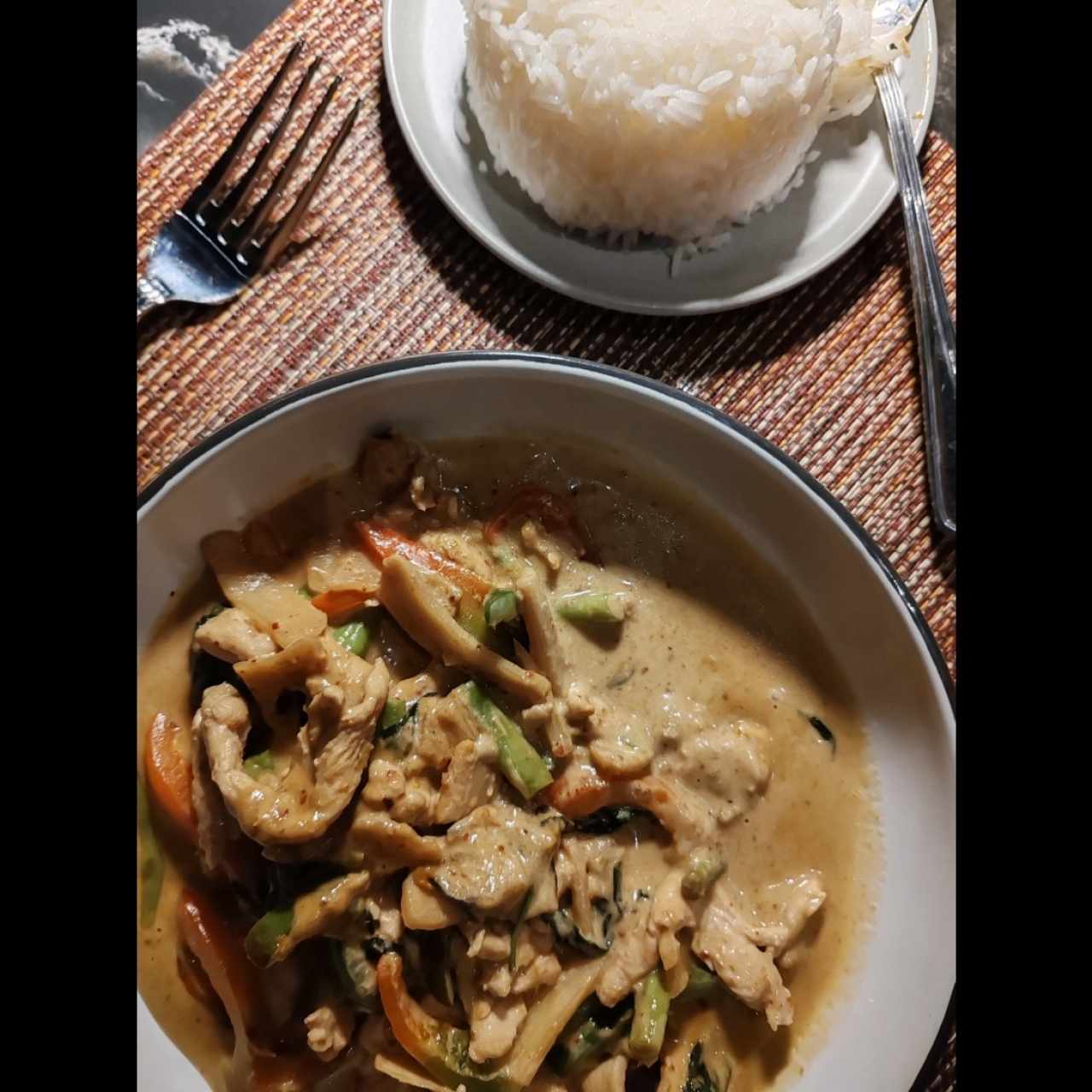 Green curry con pollo