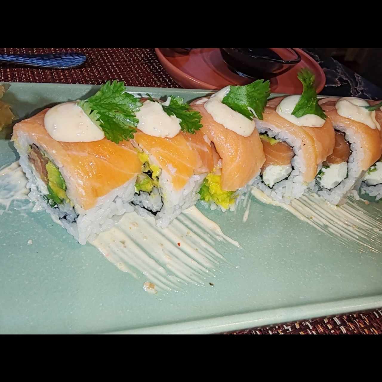 ROLLS ESPECIALES - AYUTTAYA SALMON ROLL