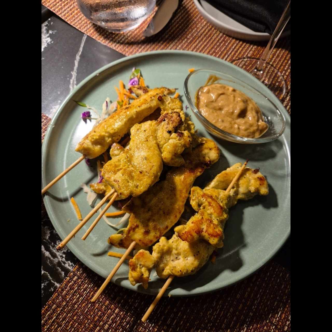 ENTRADAS - CHICKEN SATAY