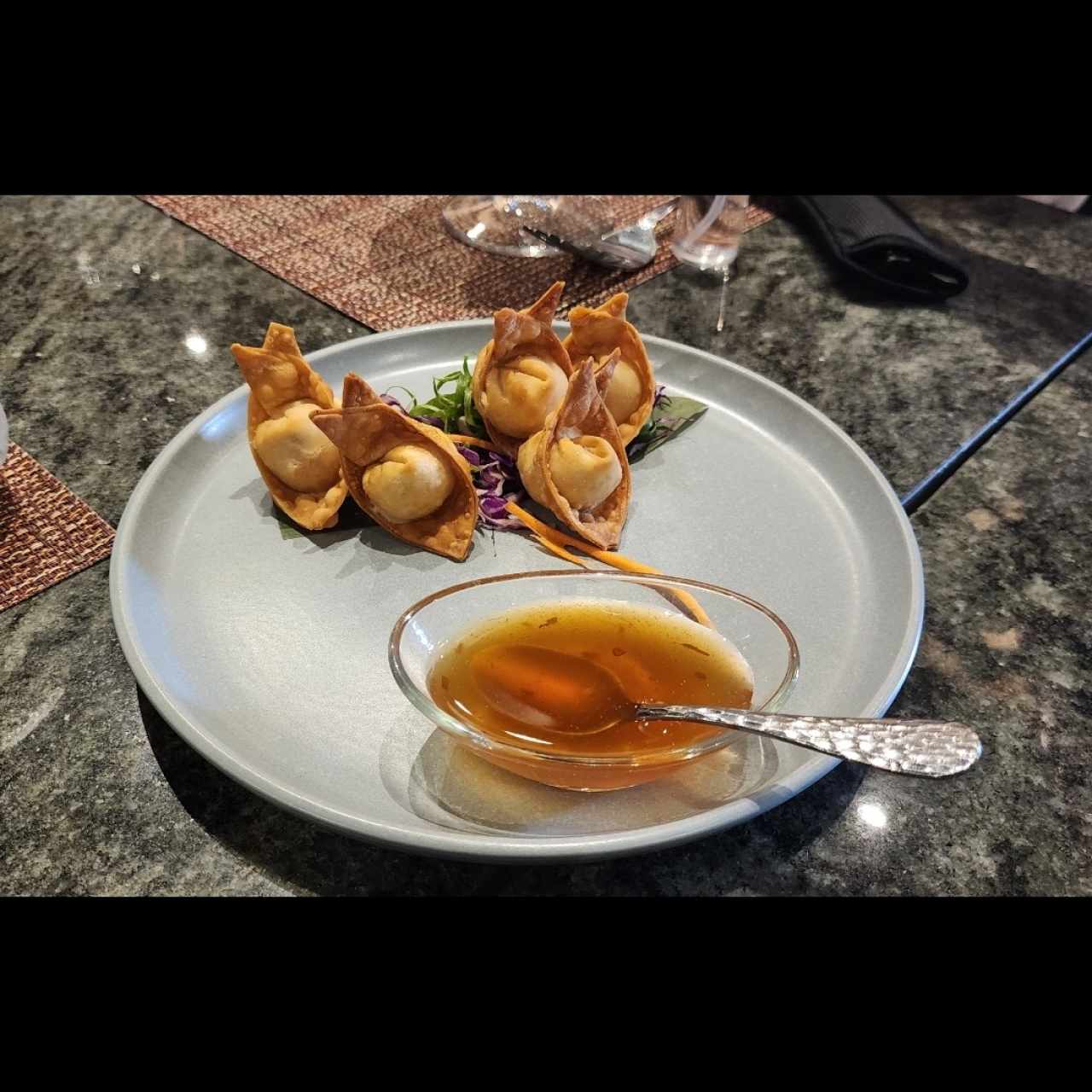 ENTRADAS - CRAB & SHRIMP WONTON