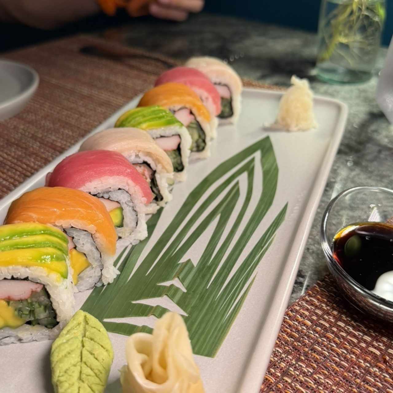 ROLLS ESPECIALES - RAINBOW AVANTIKA ROLL