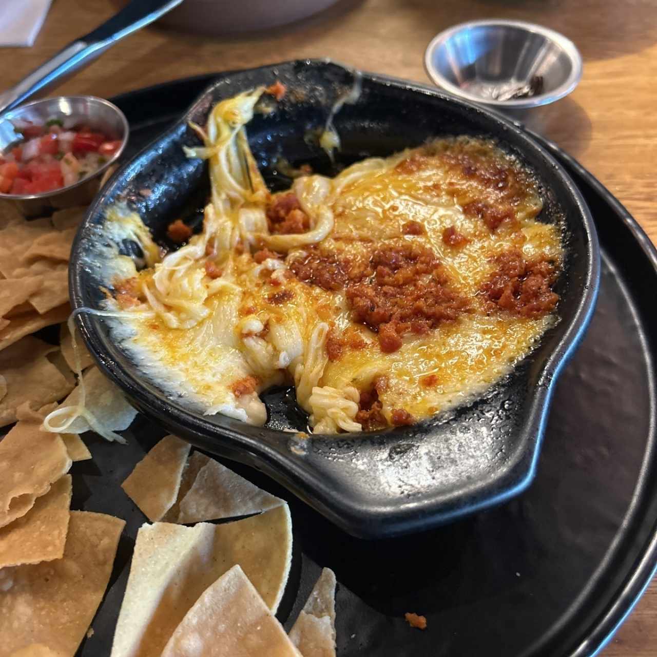 Queso Fundido con Chorizo