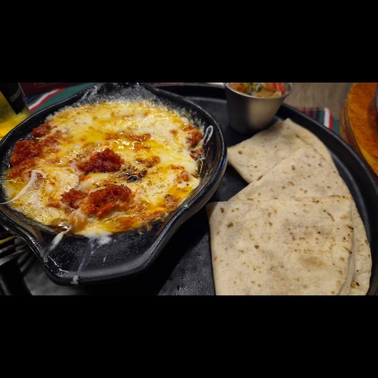 Queso Fundido con Chorizo