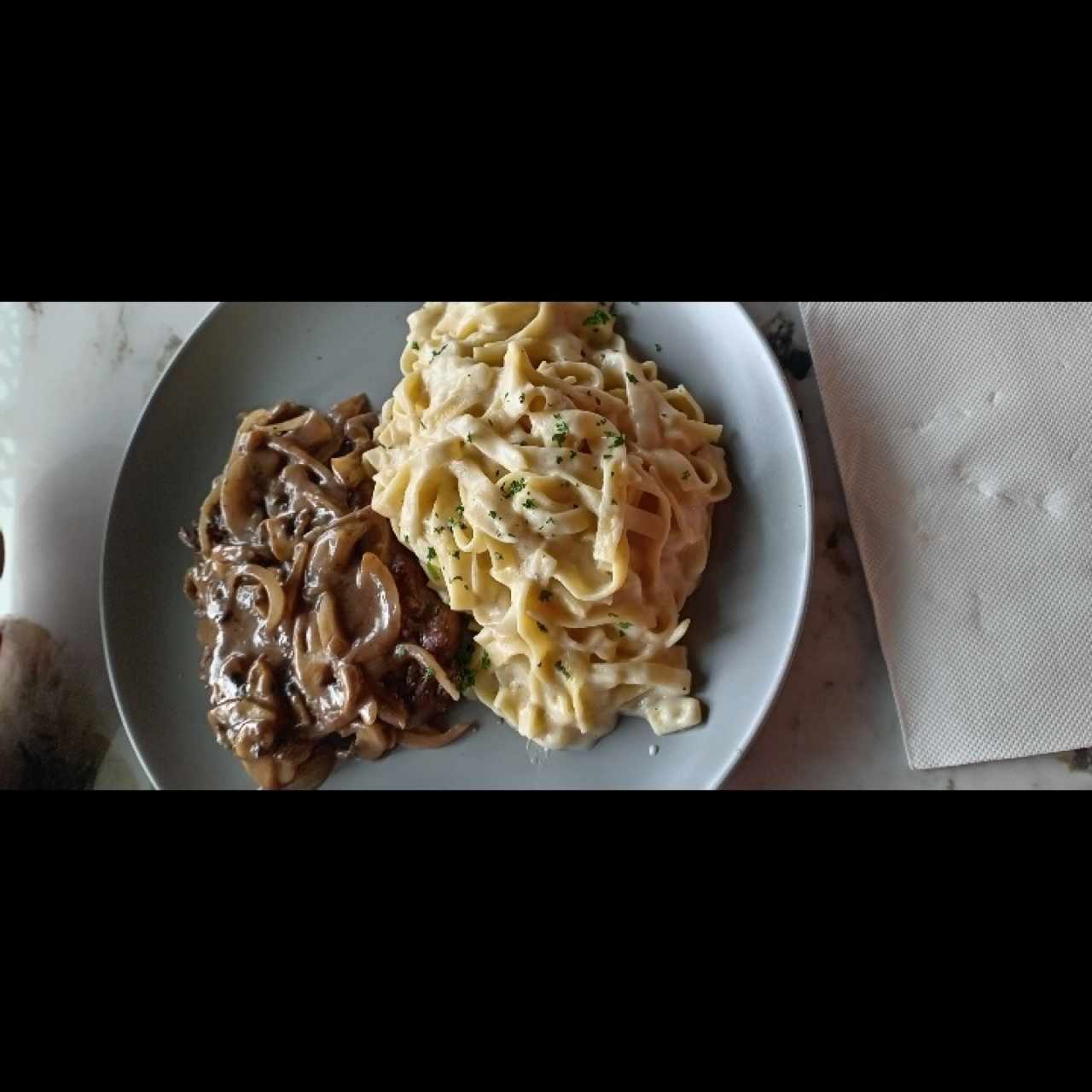 filete de res con hongos