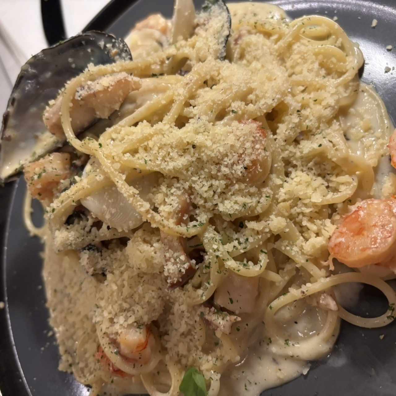 Spaghuetti frutti di mare alfredo