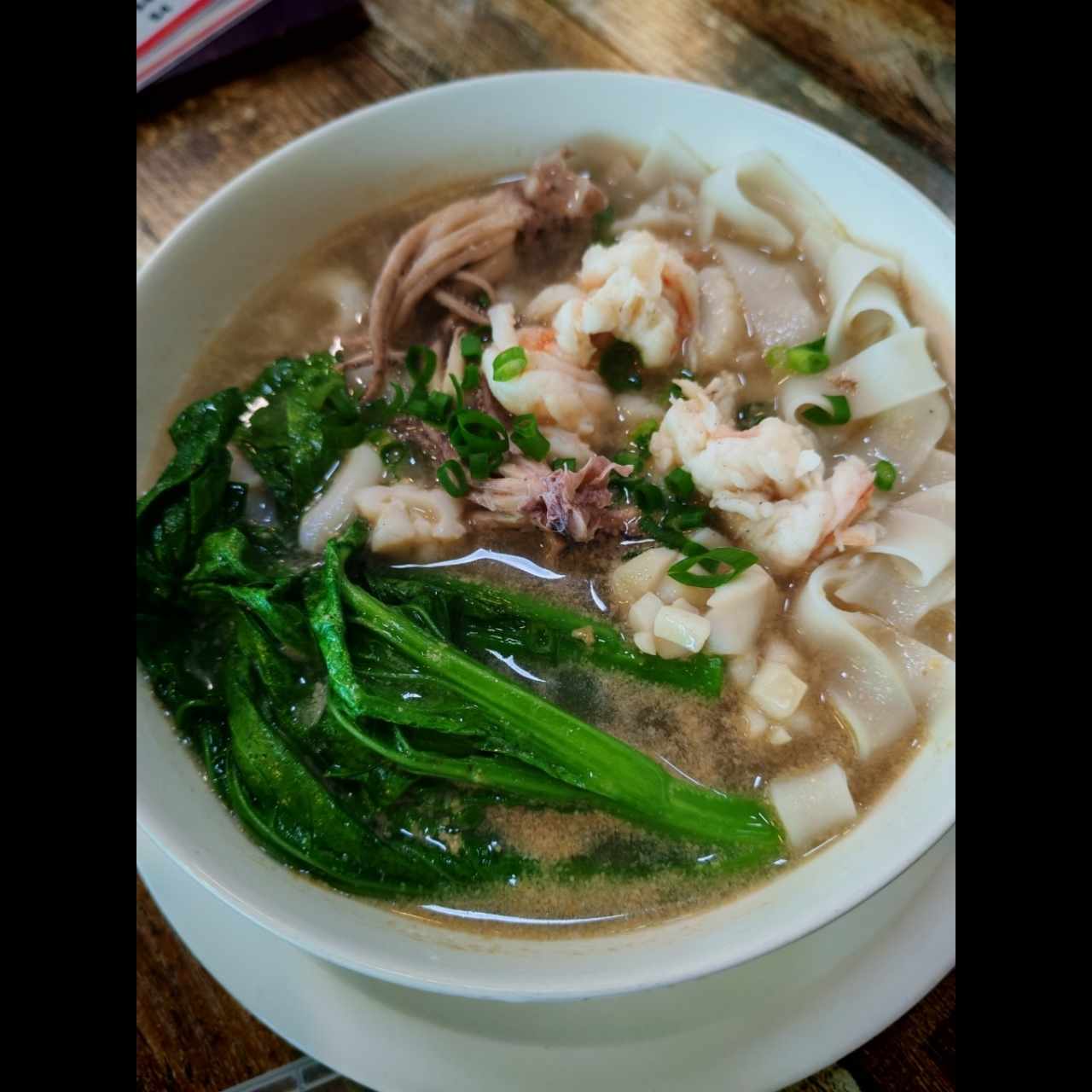Sopa de tallarines con mariscos 