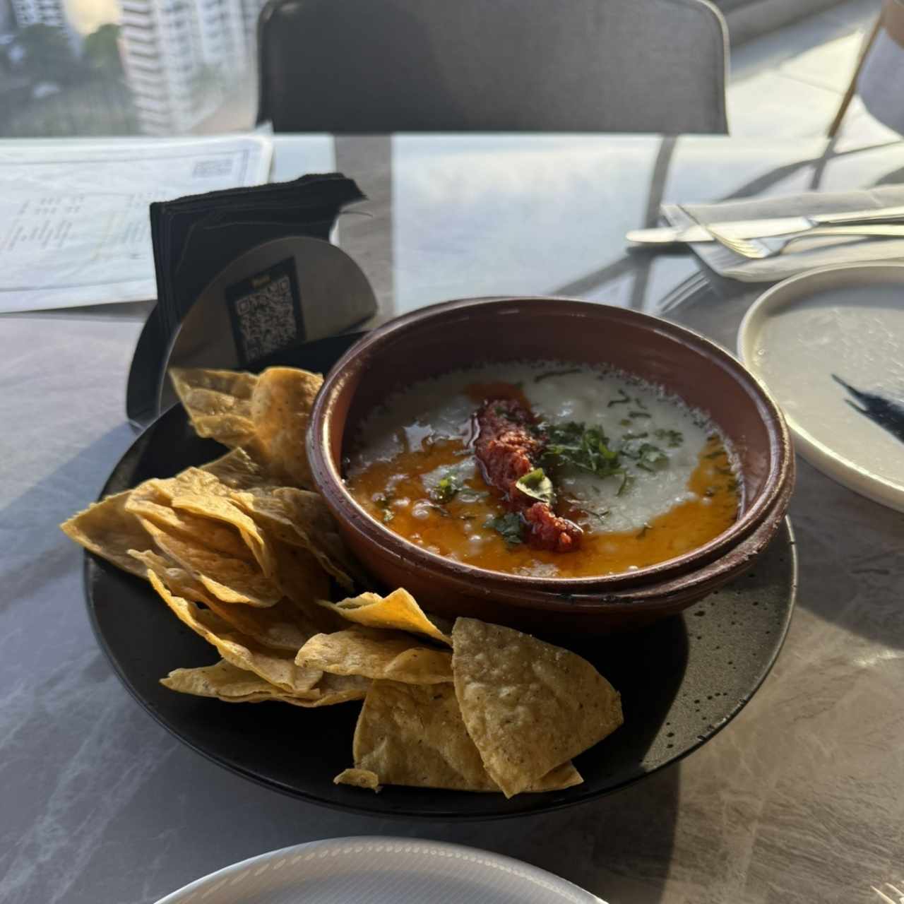 Queso fundido con chorizo