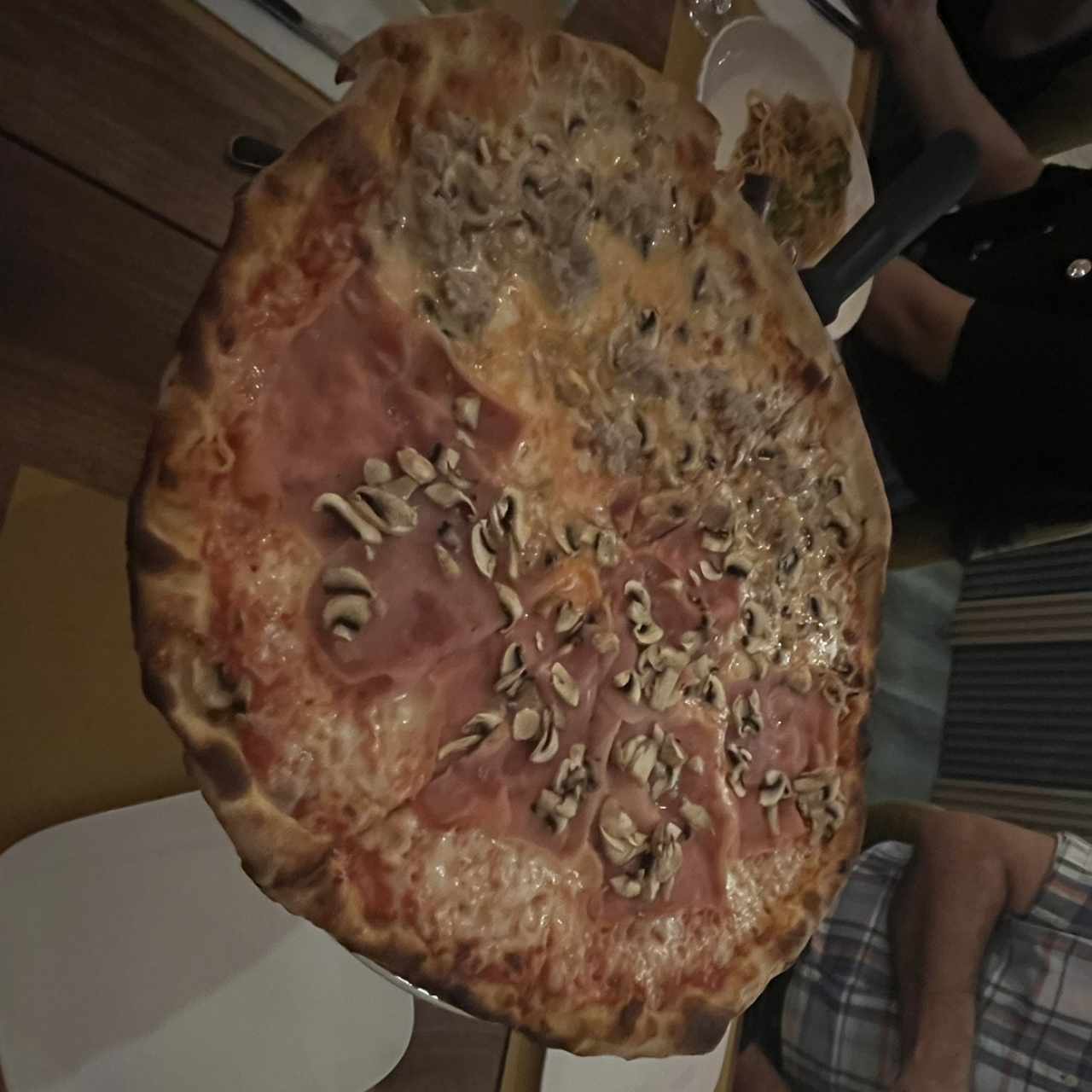 Pizza milano , Prosciuto y Hongos 