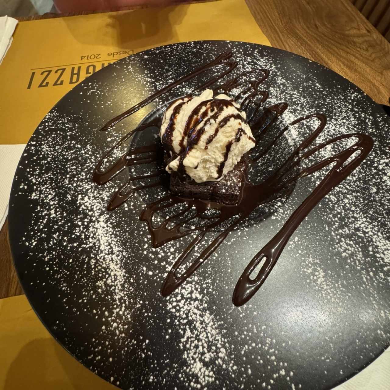 Brownie con helado
