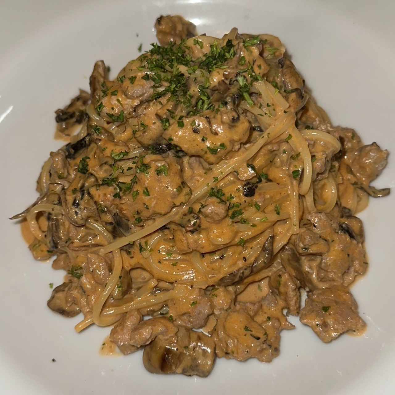 Pasta en salsa rosa con chorizo