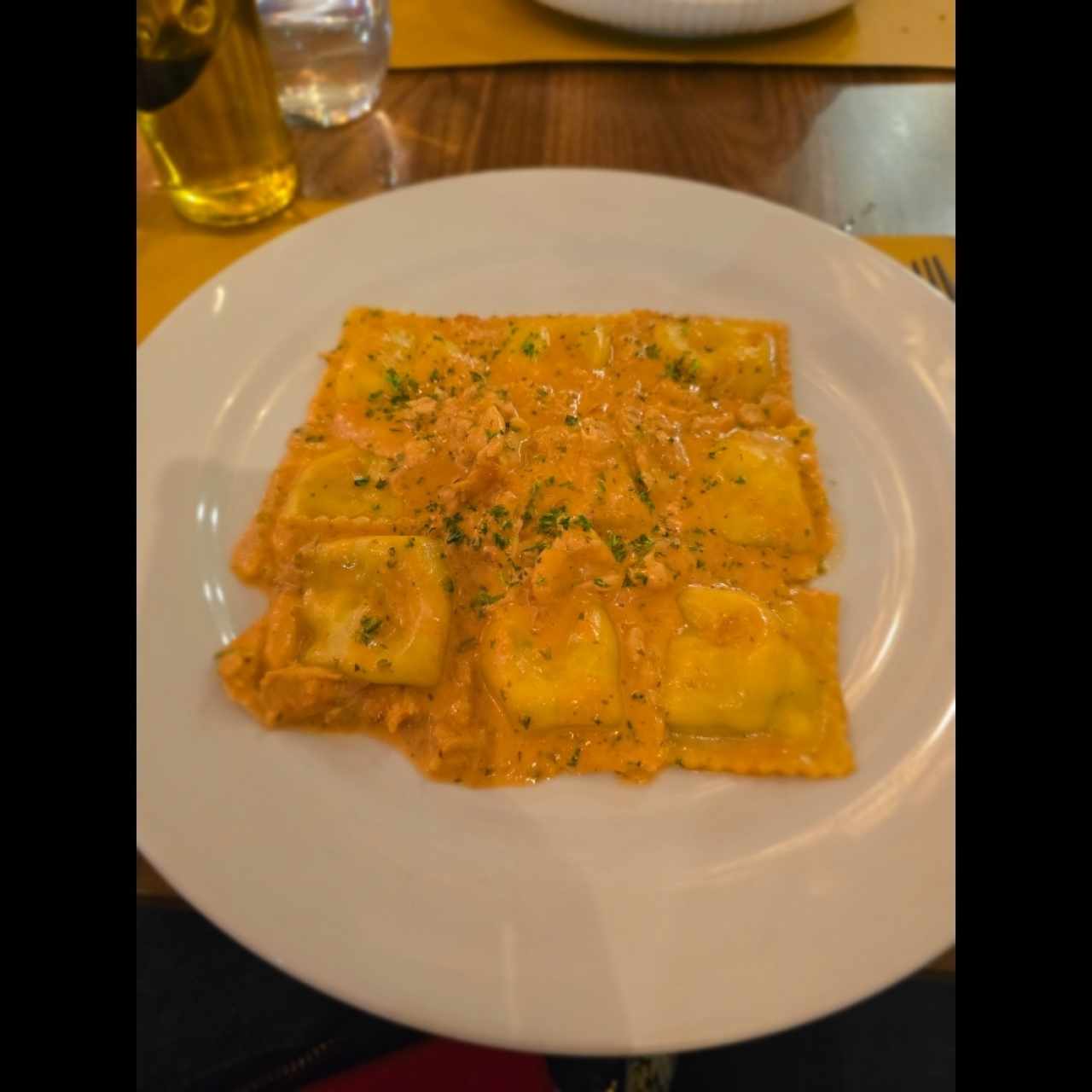 Ravioli de ricotta con salmon