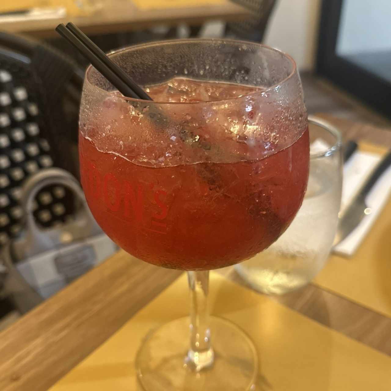 Gin frutos rojos