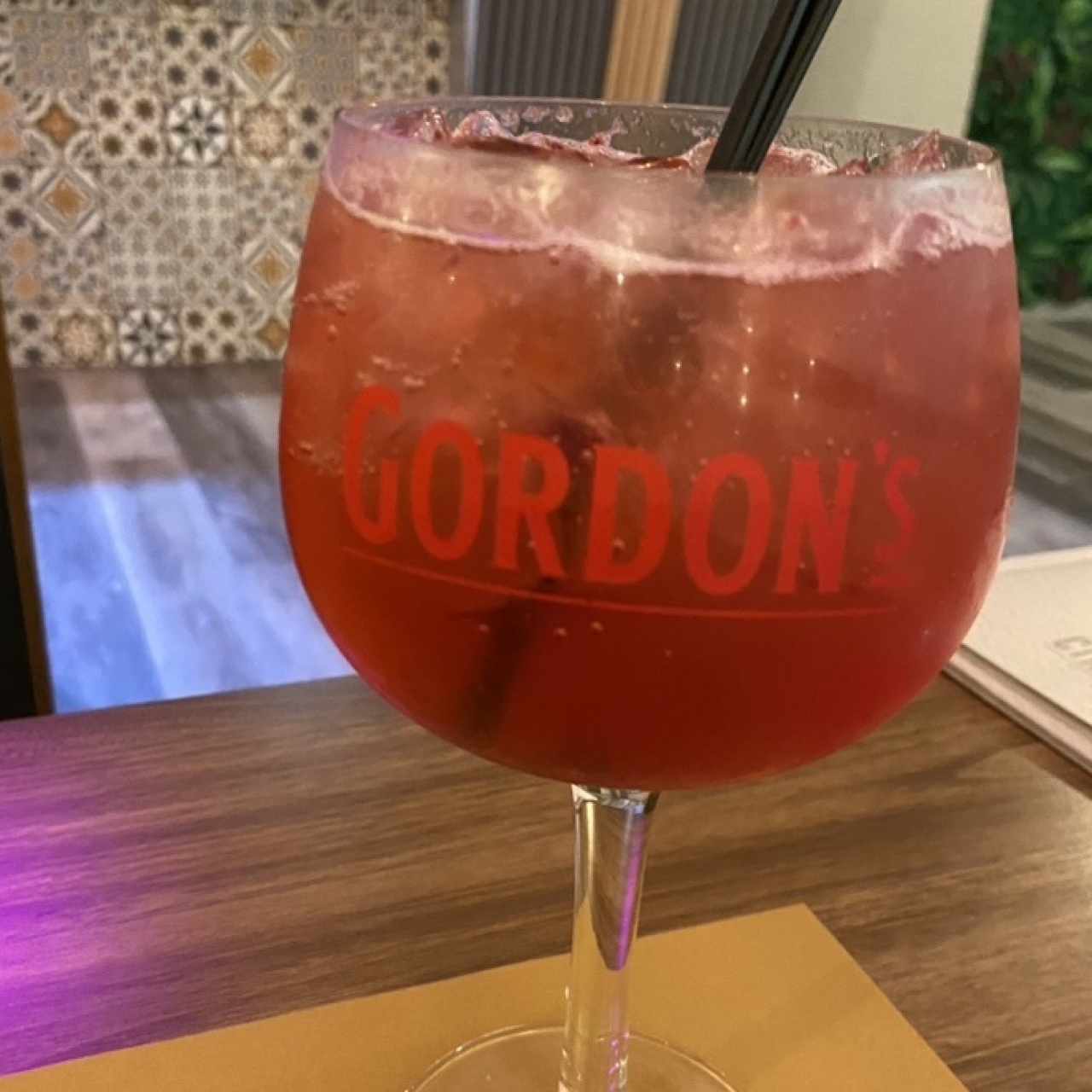 Gin con frutos rojos