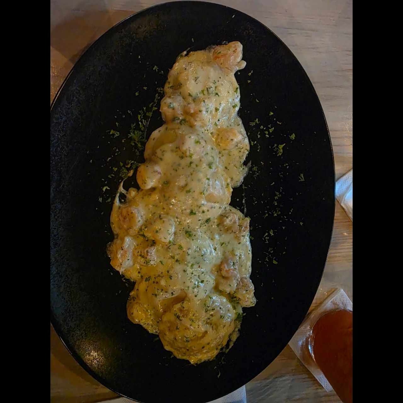 Ravioli de quezo con camarones en salsa blanca
