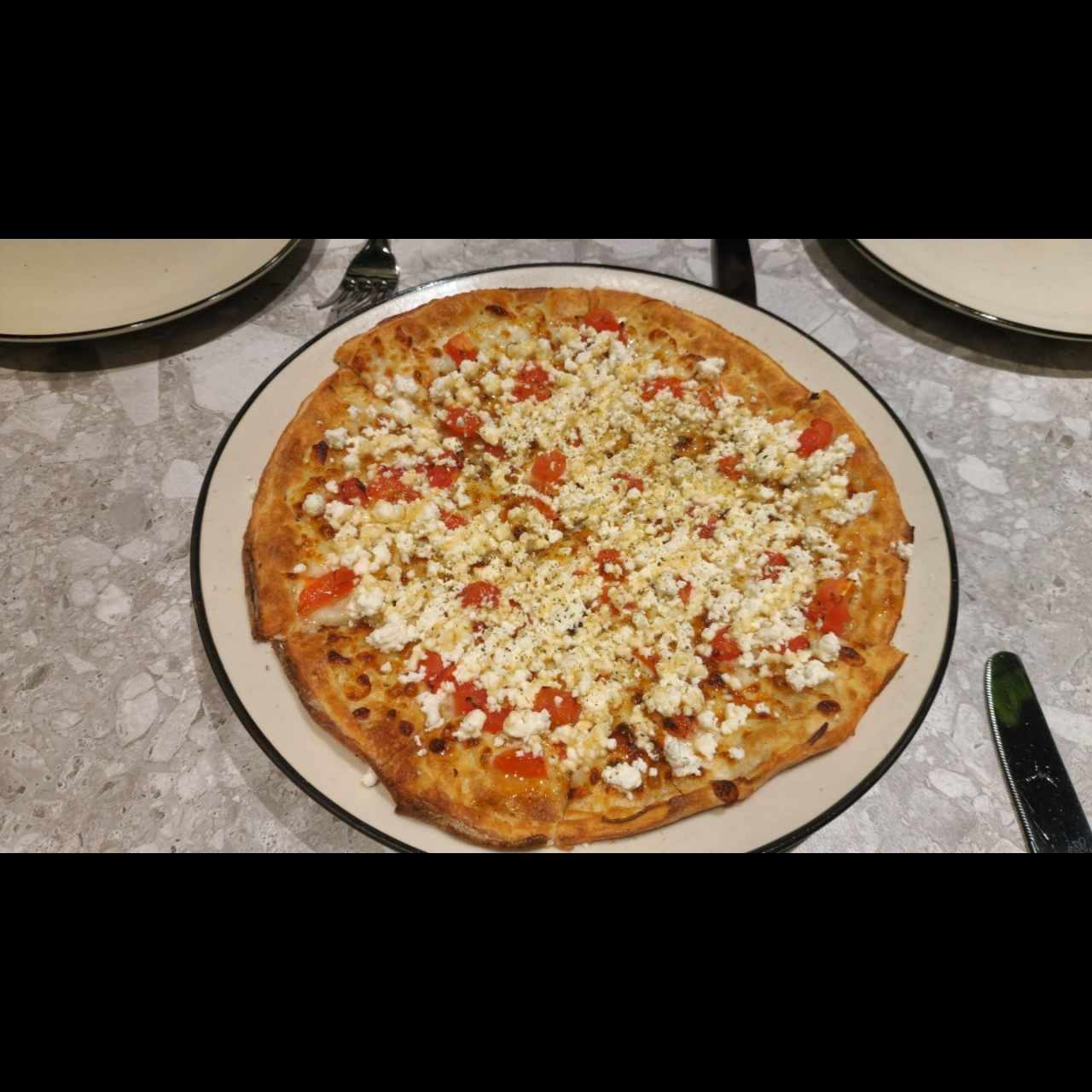 pizza de queso fetal con miel