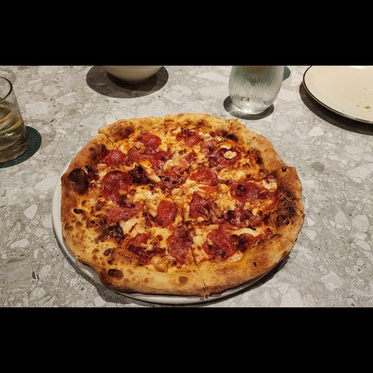 Pizza 4 Carnes en masa madre