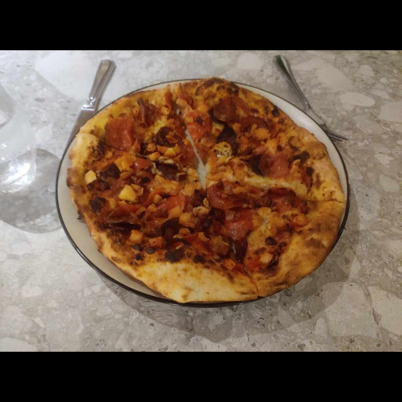 pizza cuatro carnes.