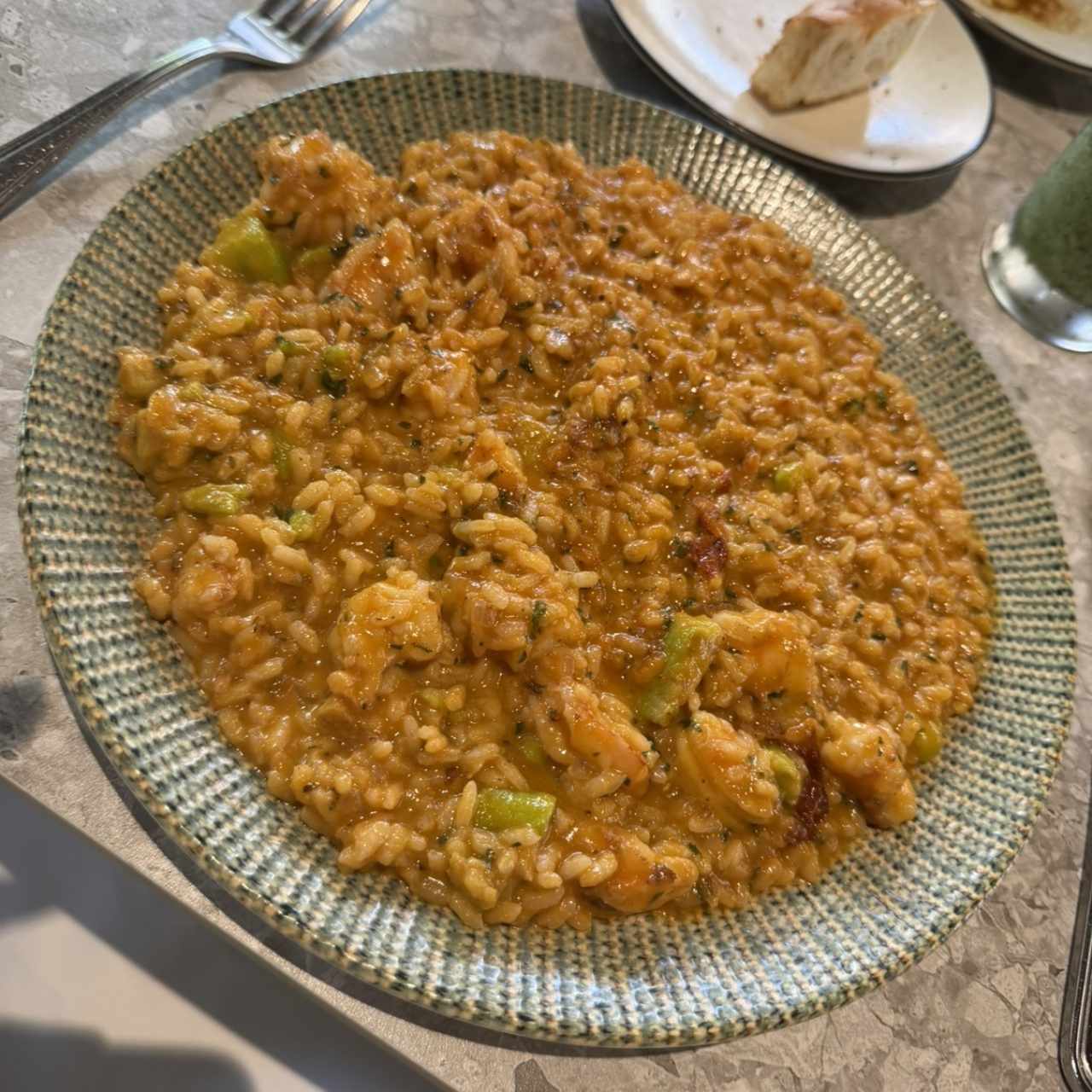 Risotto de langostinos y aguacate