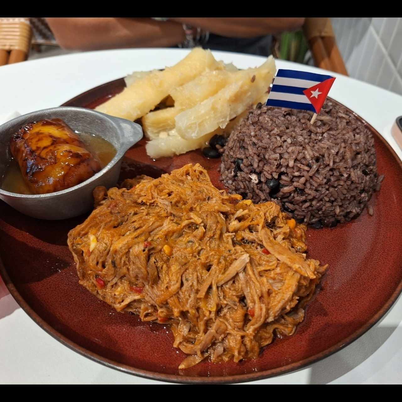 arroz congri, ropa vieja, yuca al moho, platano maduro