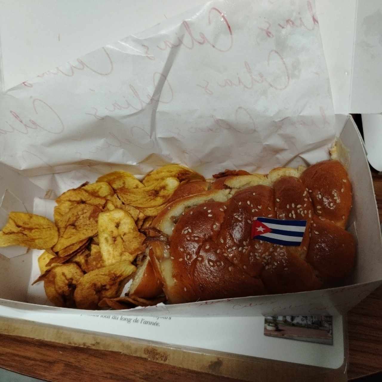 Emparedado lechón con platanitos 