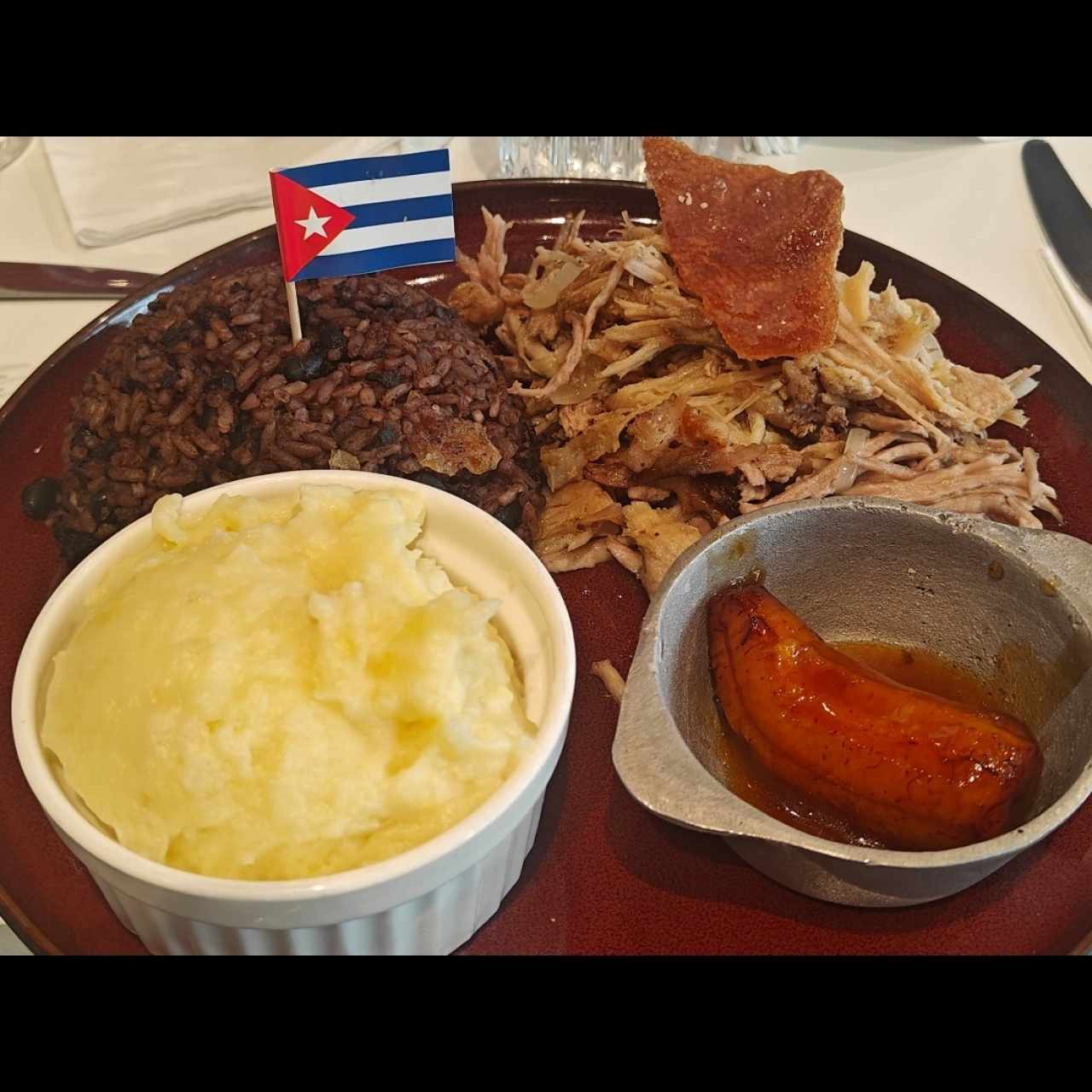 lechona con arroz congri