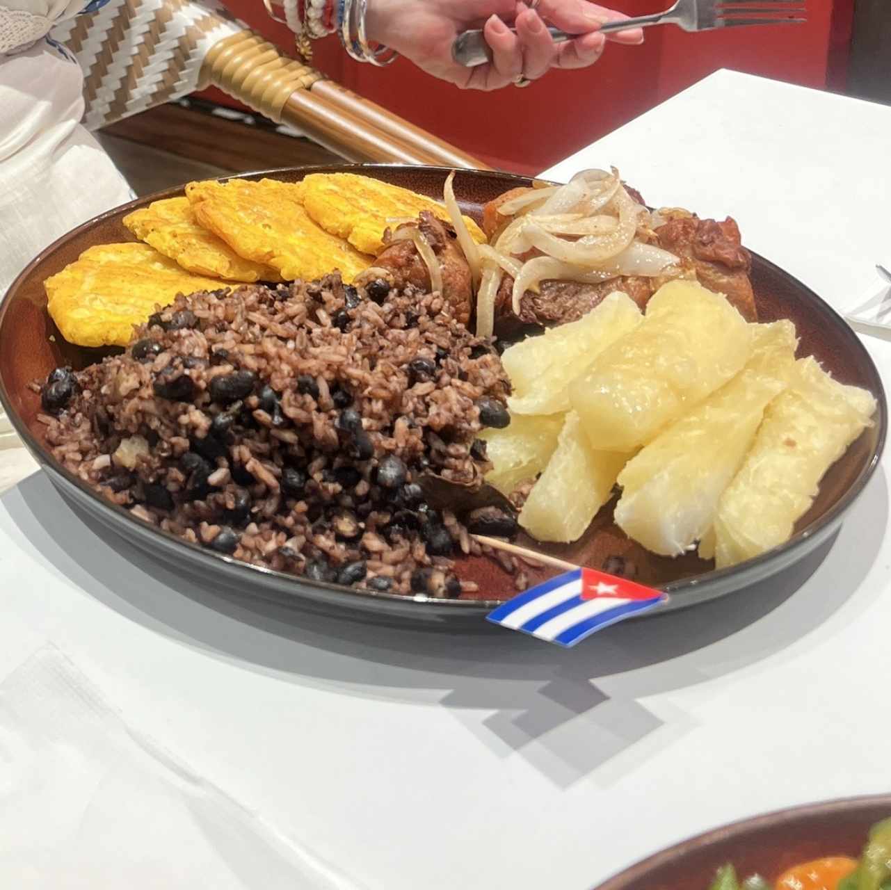 Masa de cerdo frita con congris 