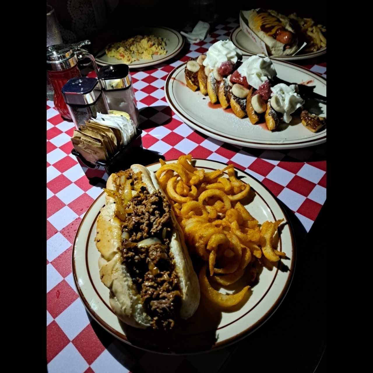 Philly steak , hot dog y tostadas francesas
