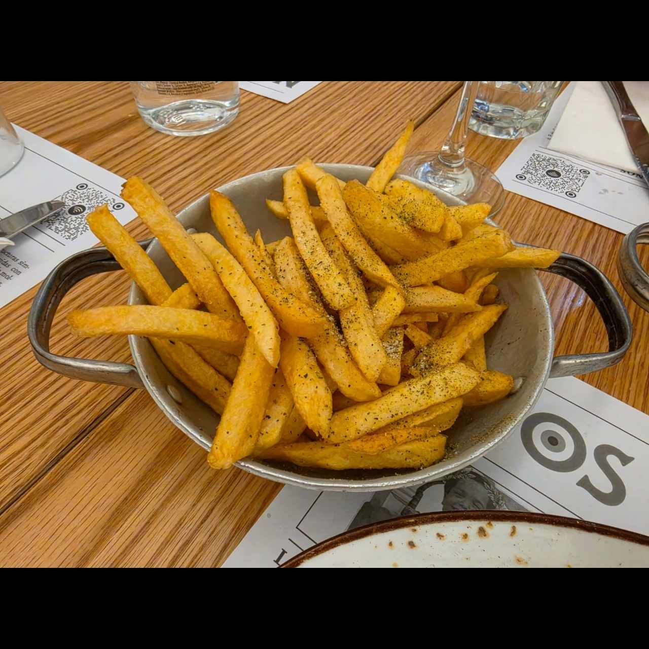 Papas fritas de la casa frescas
