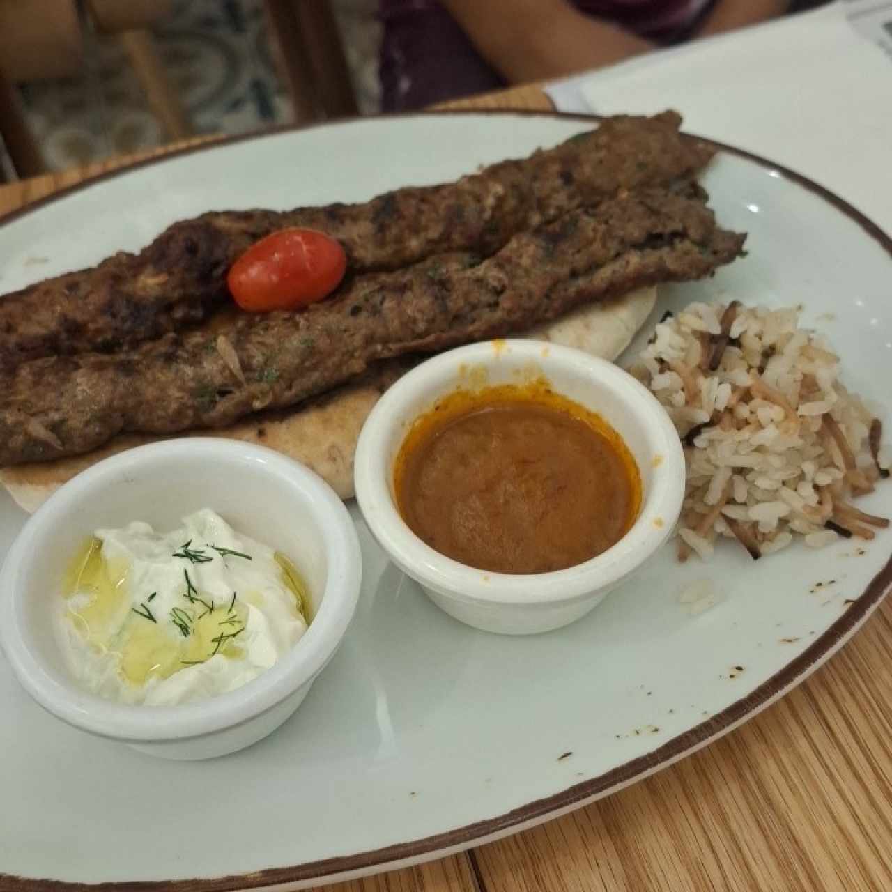 AL CARBÓN - NISOS KEBAB