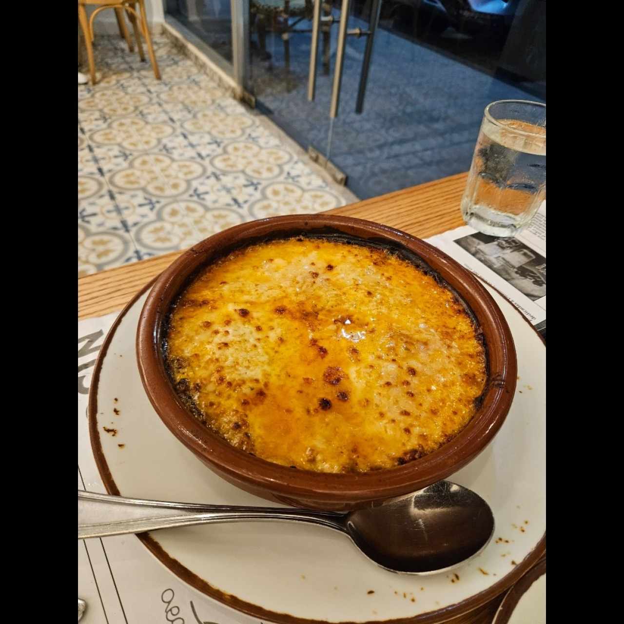 MUSAKÁ Tradición griega en un plato