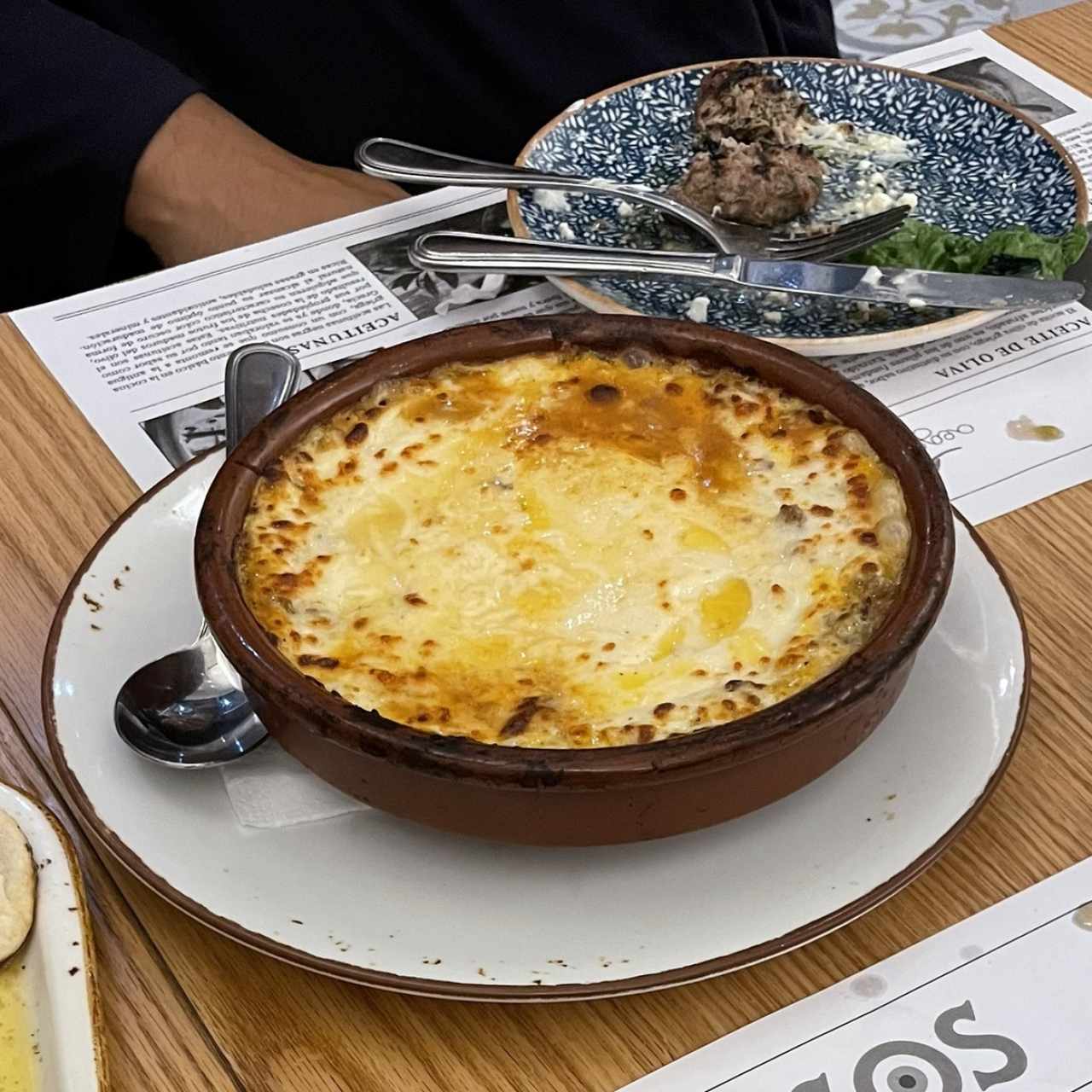 MUSAKÁ Tradición griega en un plato