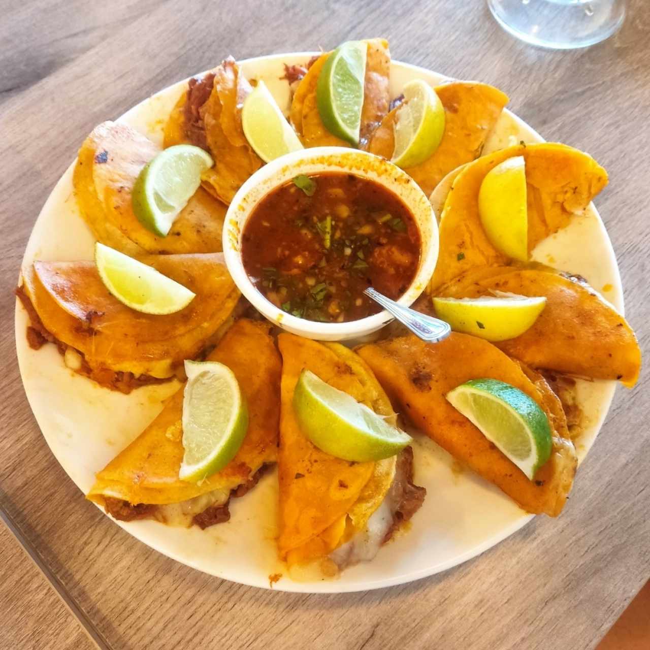 Bandeja de quesabirrias