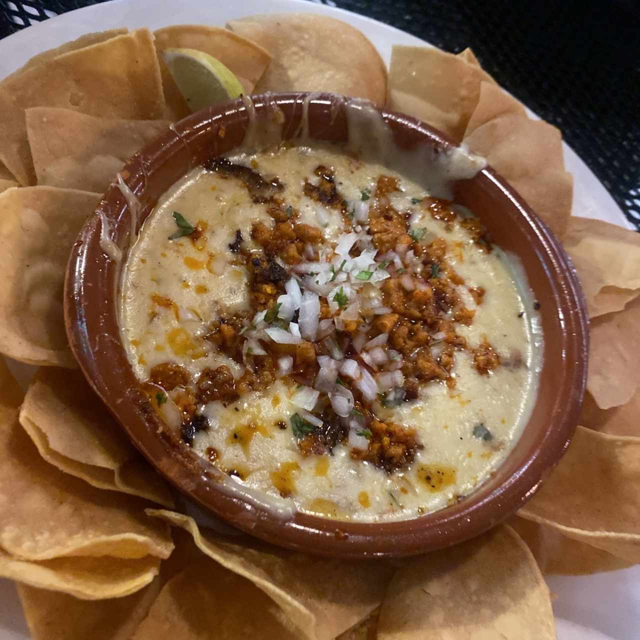 Queso fundido con chorizo