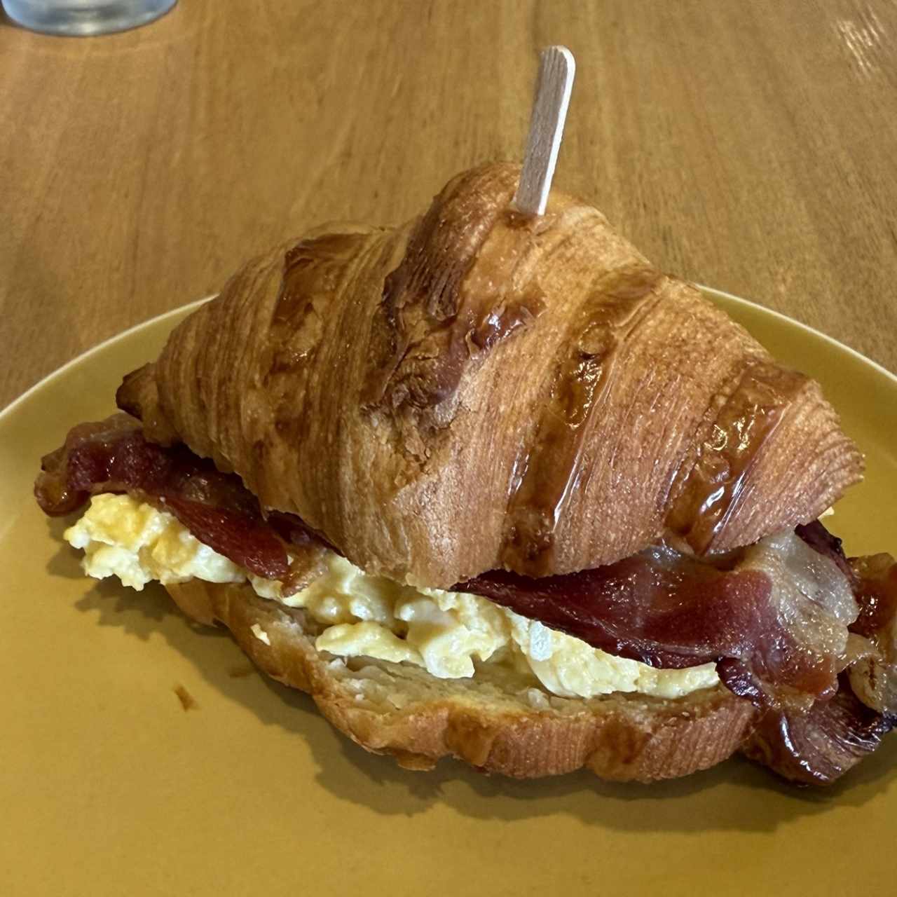 Croissant Bacon y Huevos