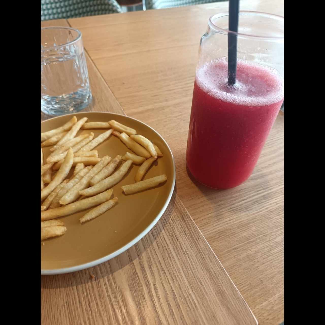 Smothie de fresas y papas fritas 