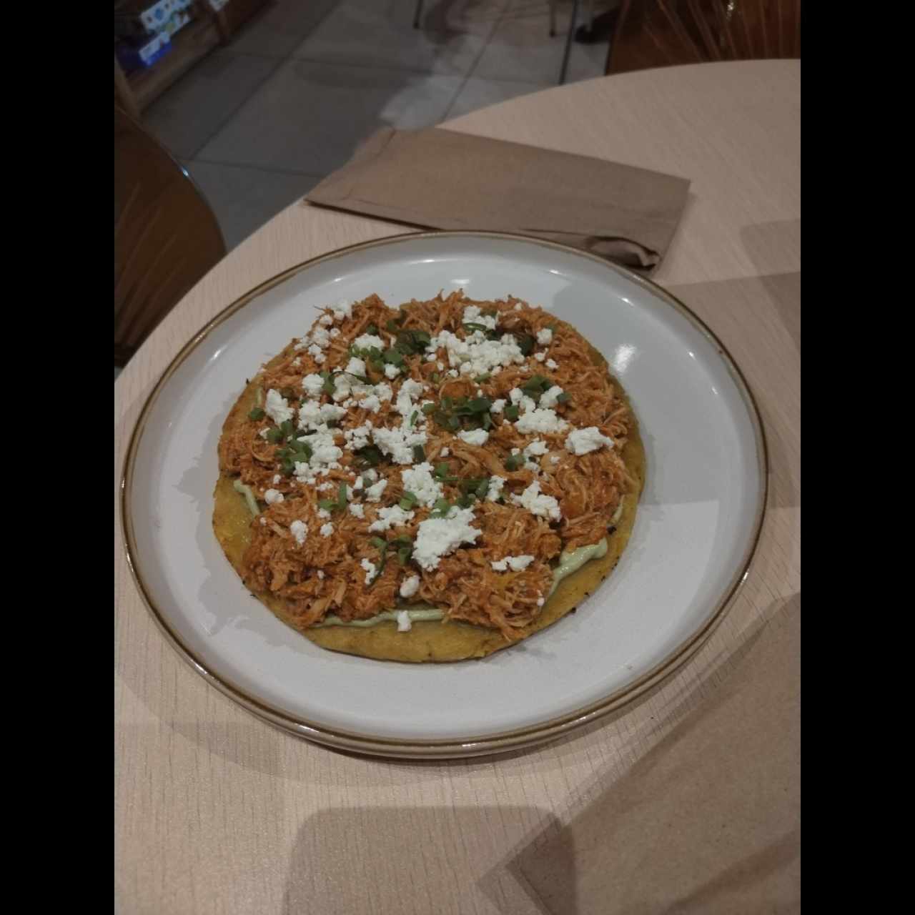 Pizza de plátano maduro con pollo