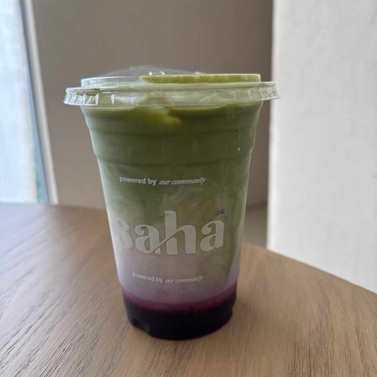 Berries matcha latte