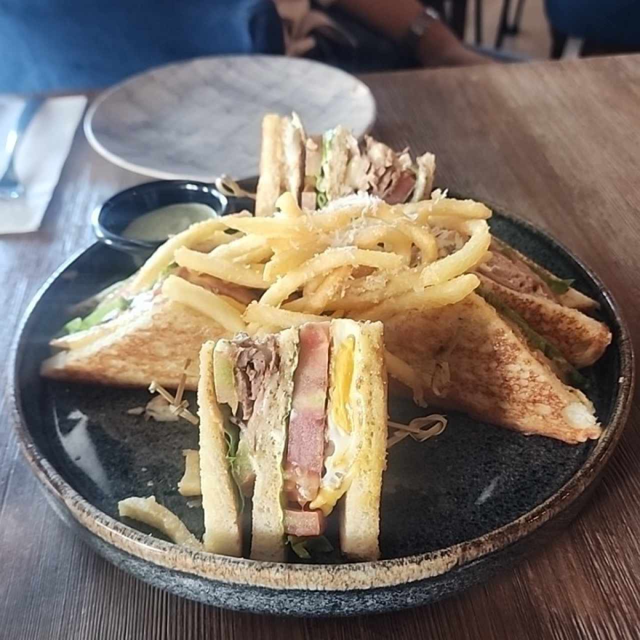 Burger & Sandwiches - CLUB SANDWICH