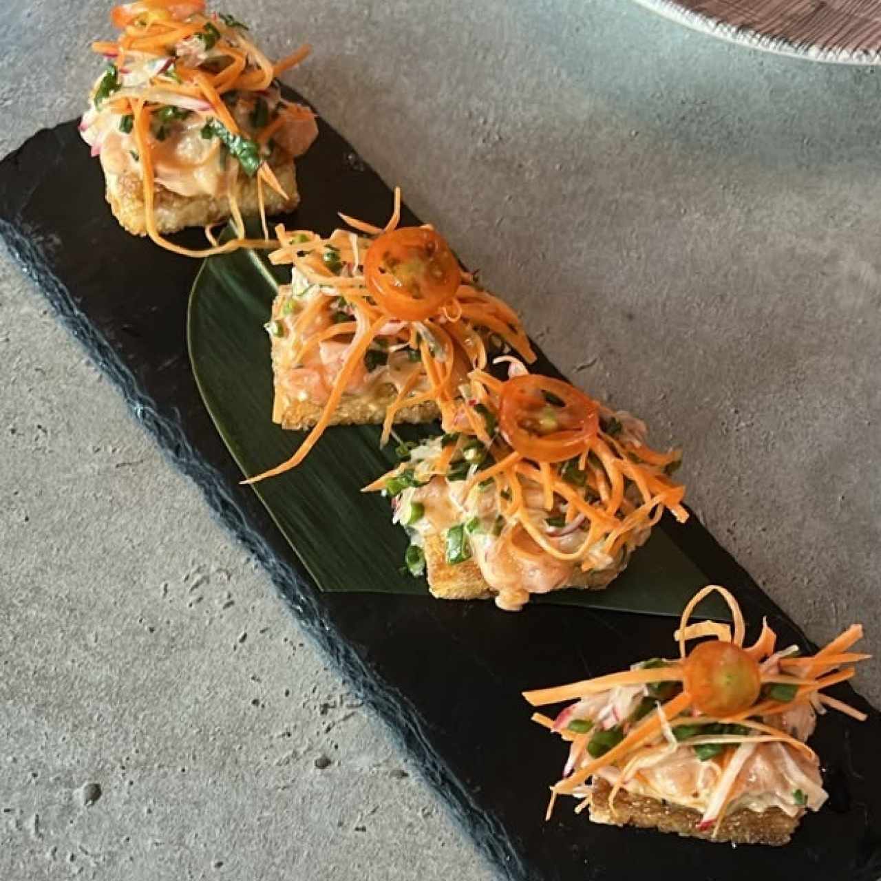 Small Plates - CRISPY RICE SALMÓN