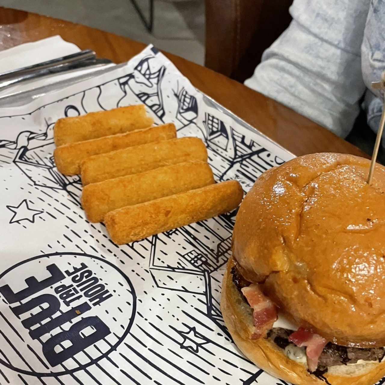 Blue Tap Burguer con yucas