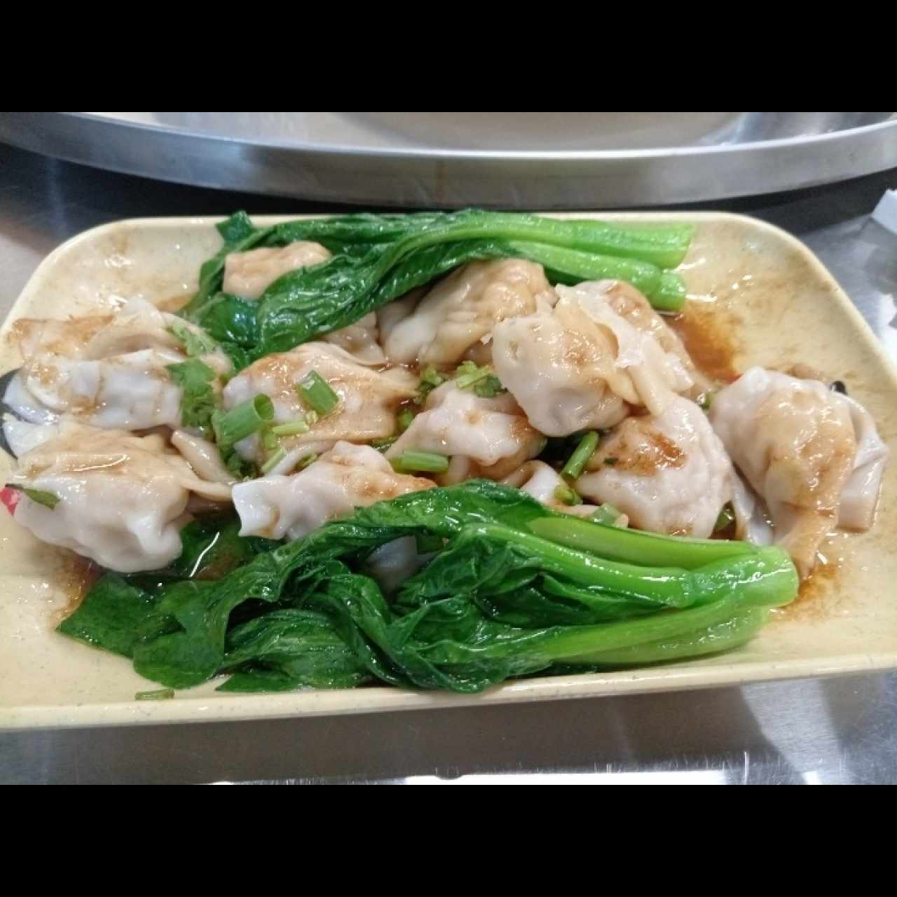 Wanton de puerco con salsa