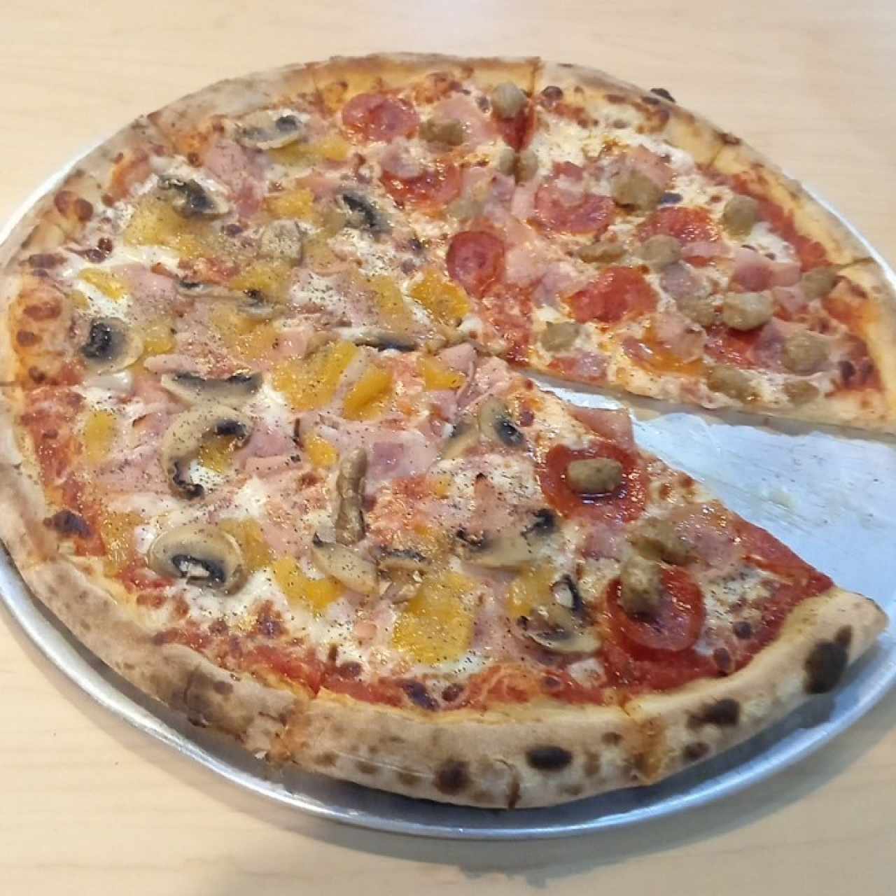 PIZZAS - SHEDDER + HAWAIIANA