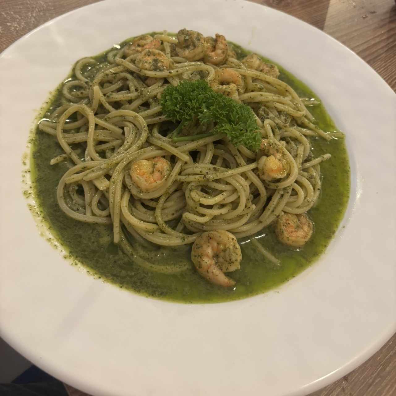 Pasta pesto con camarones