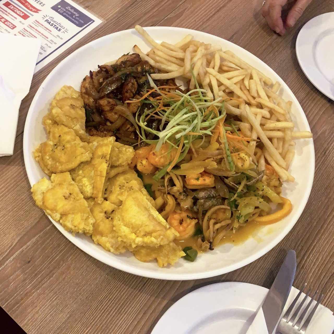 Bandeja Mar y Tierra.   Muy recomendada. 