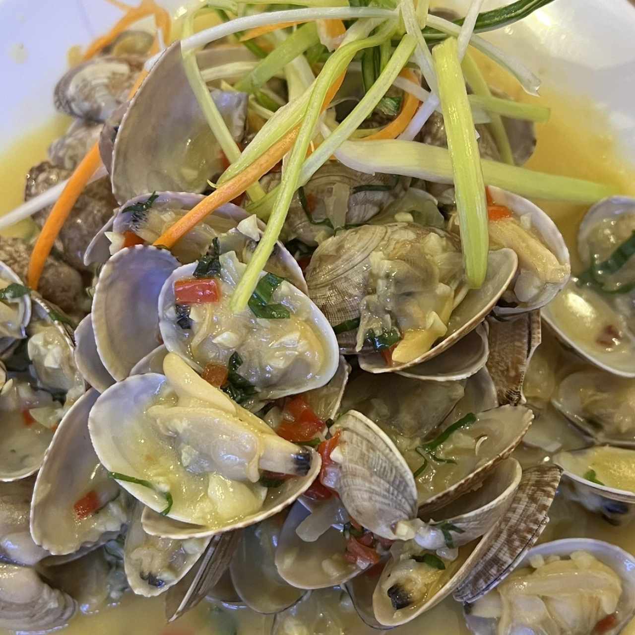 Almeja al ajillo