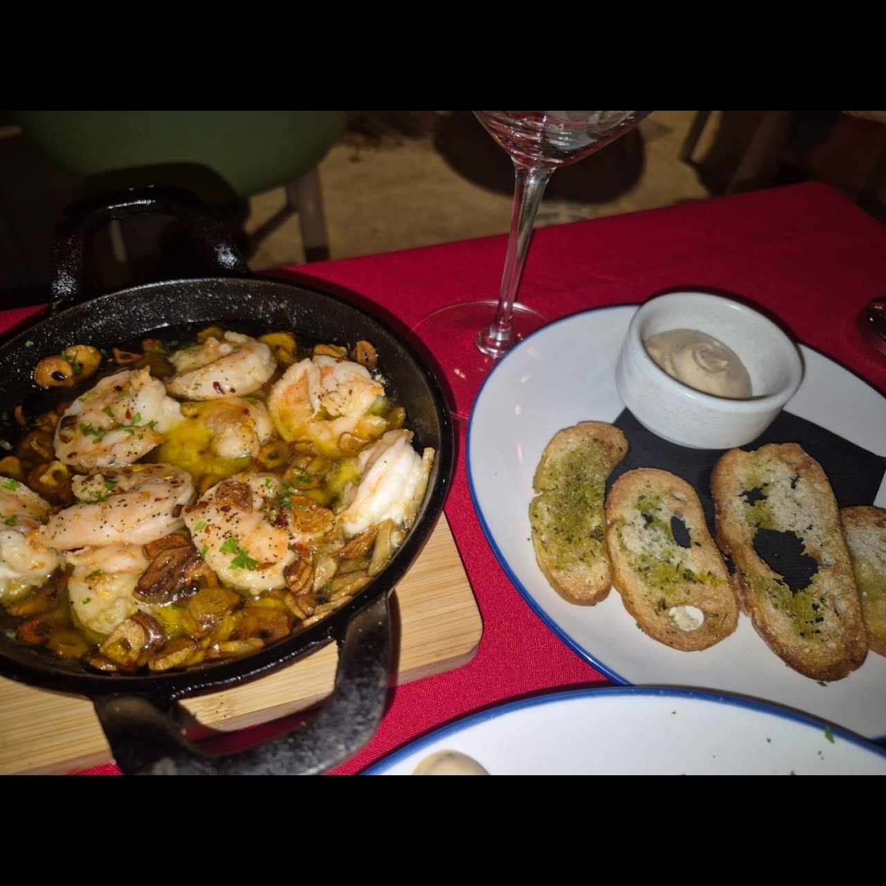 Camarones al ajillo