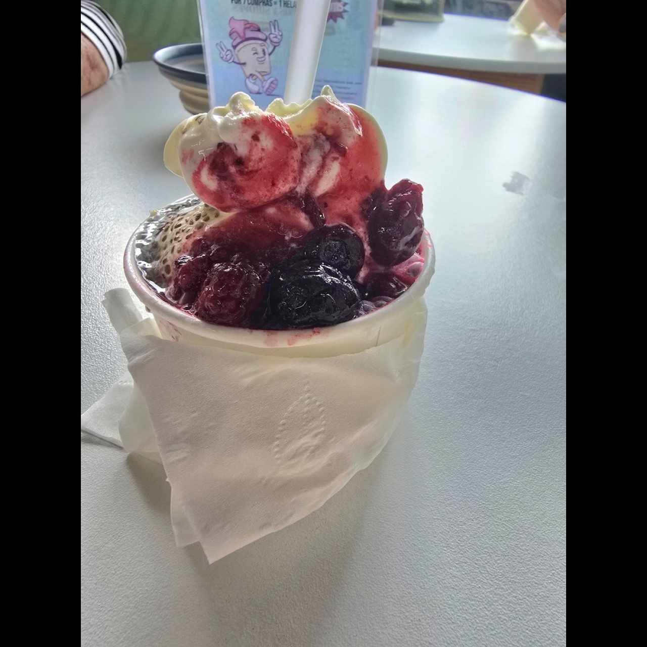 Helado con frutos rojos y chia 